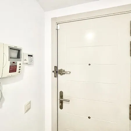 Maravilloso Centrico De 70m2, Jardin Propio 40m2 Con Piscina Ninos Y Parking Opcional * Malaga