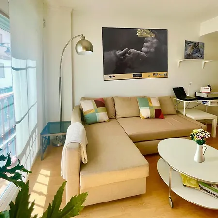 Maravilloso Centrico De 70m2, Jardin Propio 40m2 Con Piscina Ninos Y Parking Opcional Apartment *