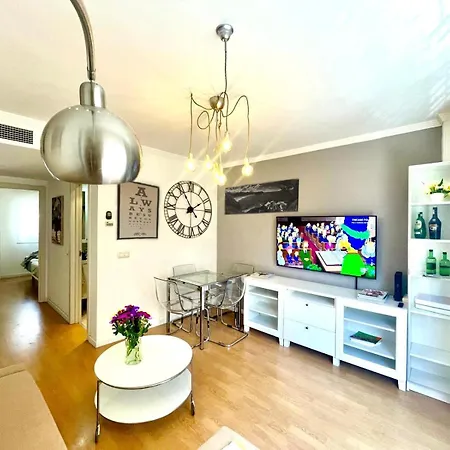 Apartment Maravilloso Centrico De 70m2, Jardin Propio 40m2 Con Piscina Ninos Y Parking Opcional *