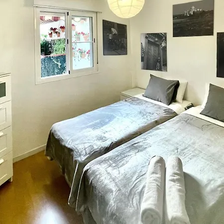 Maravilloso Centrico De 70m2, Jardin Propio 40m2 Con Piscina Ninos Y Parking Opcional Apartment Malaga