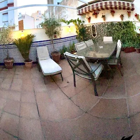 Maravilloso Centrico De 70m2, Jardin Propio 40m2 Con Piscina Ninos Y Parking Opcional Apartment Malaga