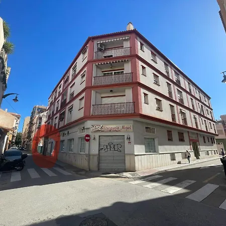 Maravilloso Centrico De 70m2, Jardin Propio 40m2 Con Piscina Ninos Y Parking Opcional Malaga