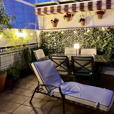 Maravilloso Centrico De 70m2, Jardin Propio 40m2 Con Piscina Ninos Y Parking Opcional Apartment *